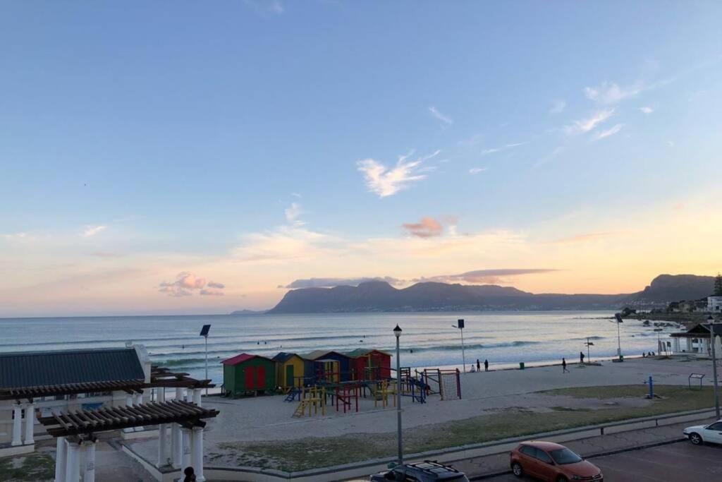 At the Beach - Muizenberg Kapstadt Exterior foto