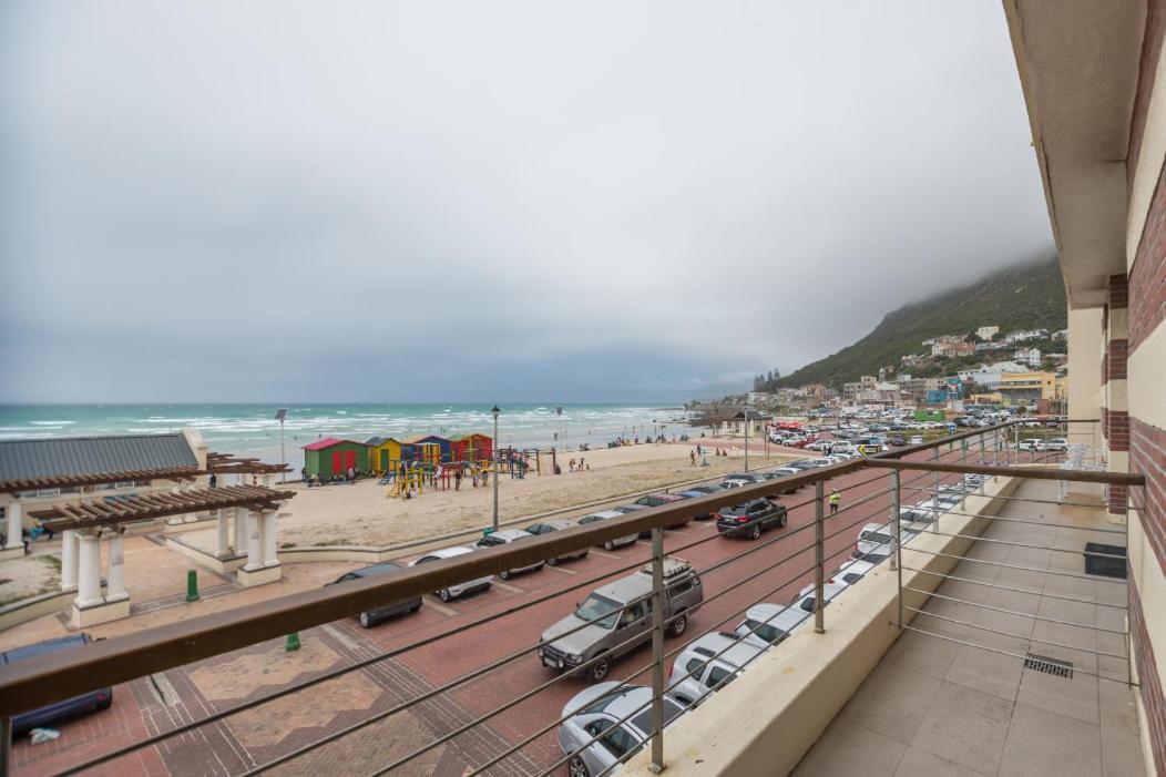 At the Beach - Muizenberg Kapstadt Exterior foto