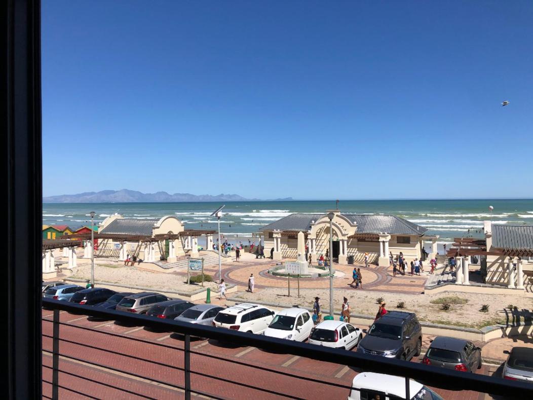 At the Beach - Muizenberg Kapstadt Exterior foto